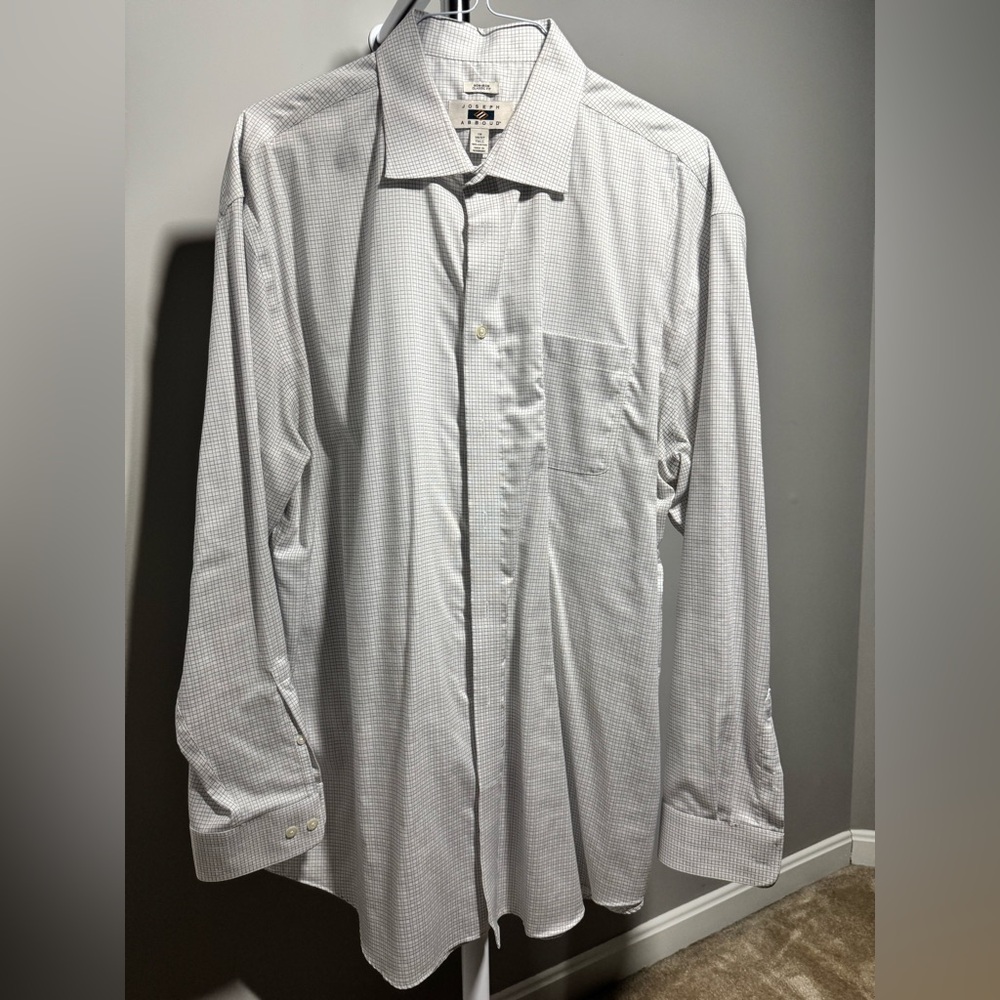 Men’s Joseph Abboud dress shirt